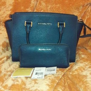 Michael Kors medium Selma Navy w/ matching wallet